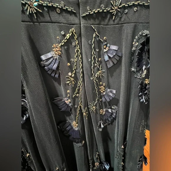 NWT Mac Duggal Mesh Long Sleeve V-Neck Tiered A Line Gown Size 16 Navy Twilight - Picture 5 of 8